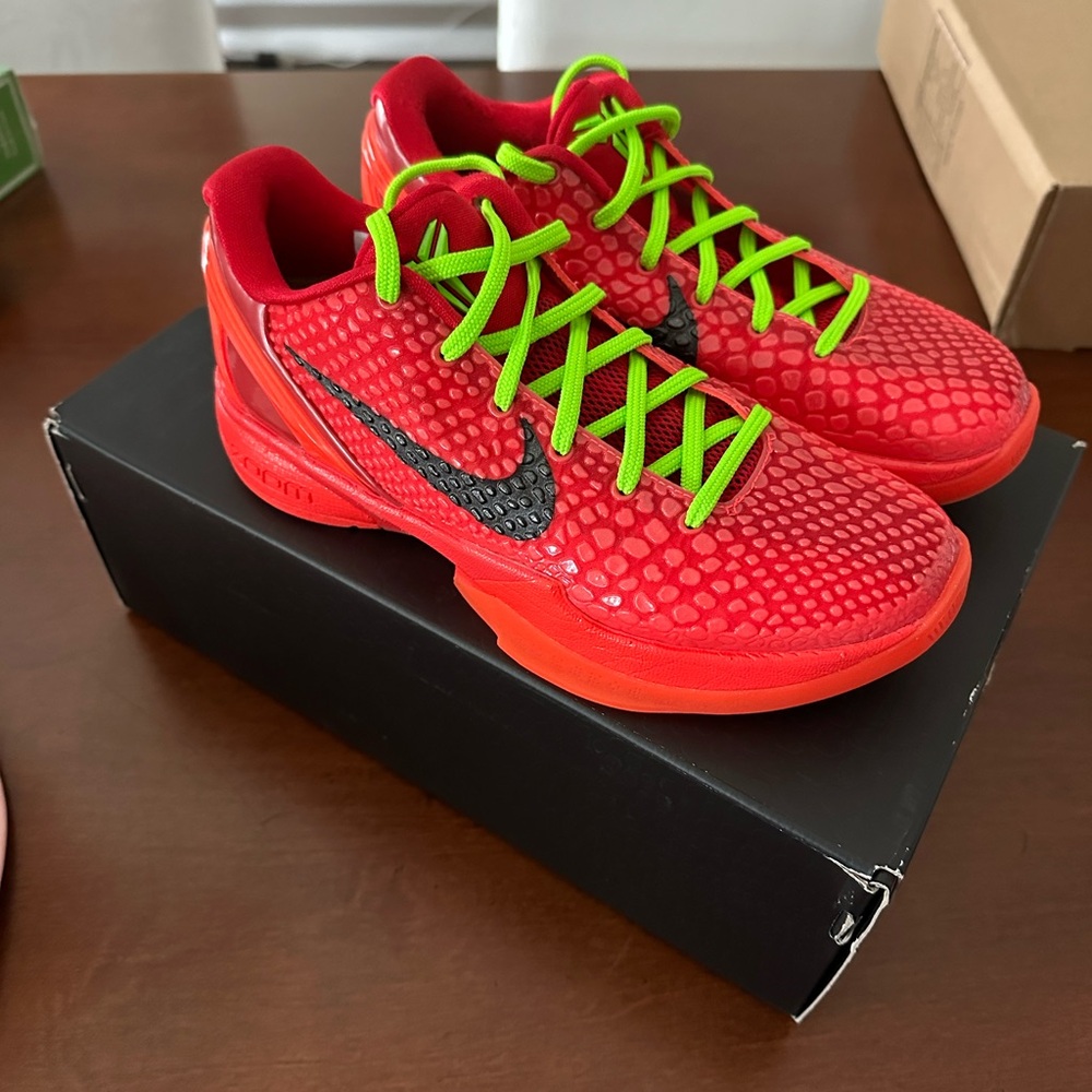 Kobe Reverse Grinch Men Size 5